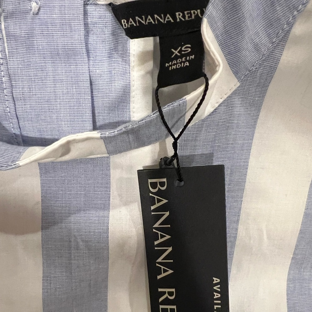 NWT women’s XS Banana Republic sleeveless striped top with button down back - Picture 3 of 3